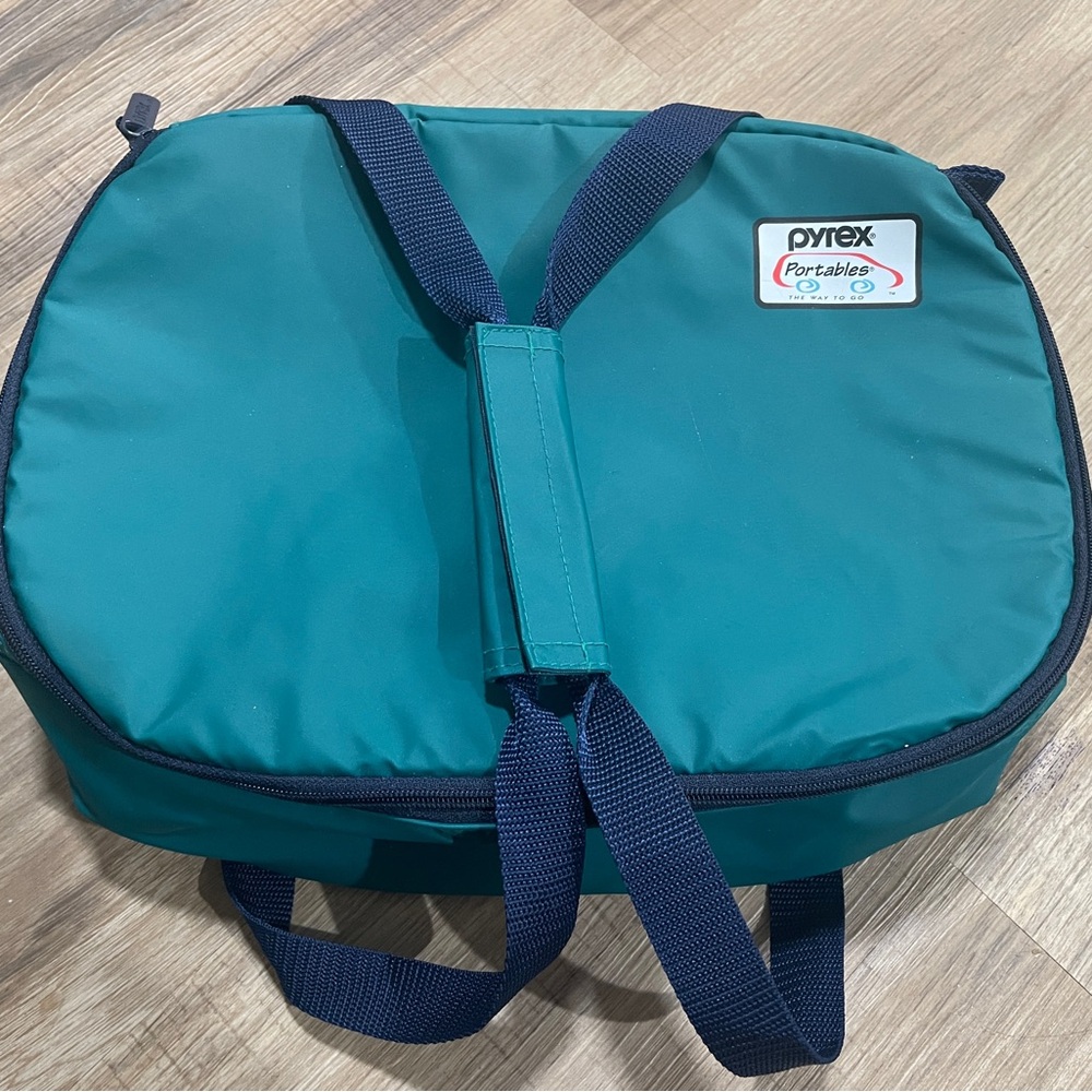 Pyrex Portable to go insulated